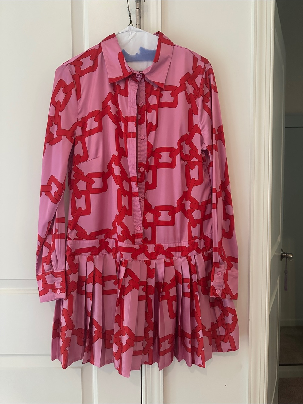 Missguided + Pink Dress with Red Chain Print